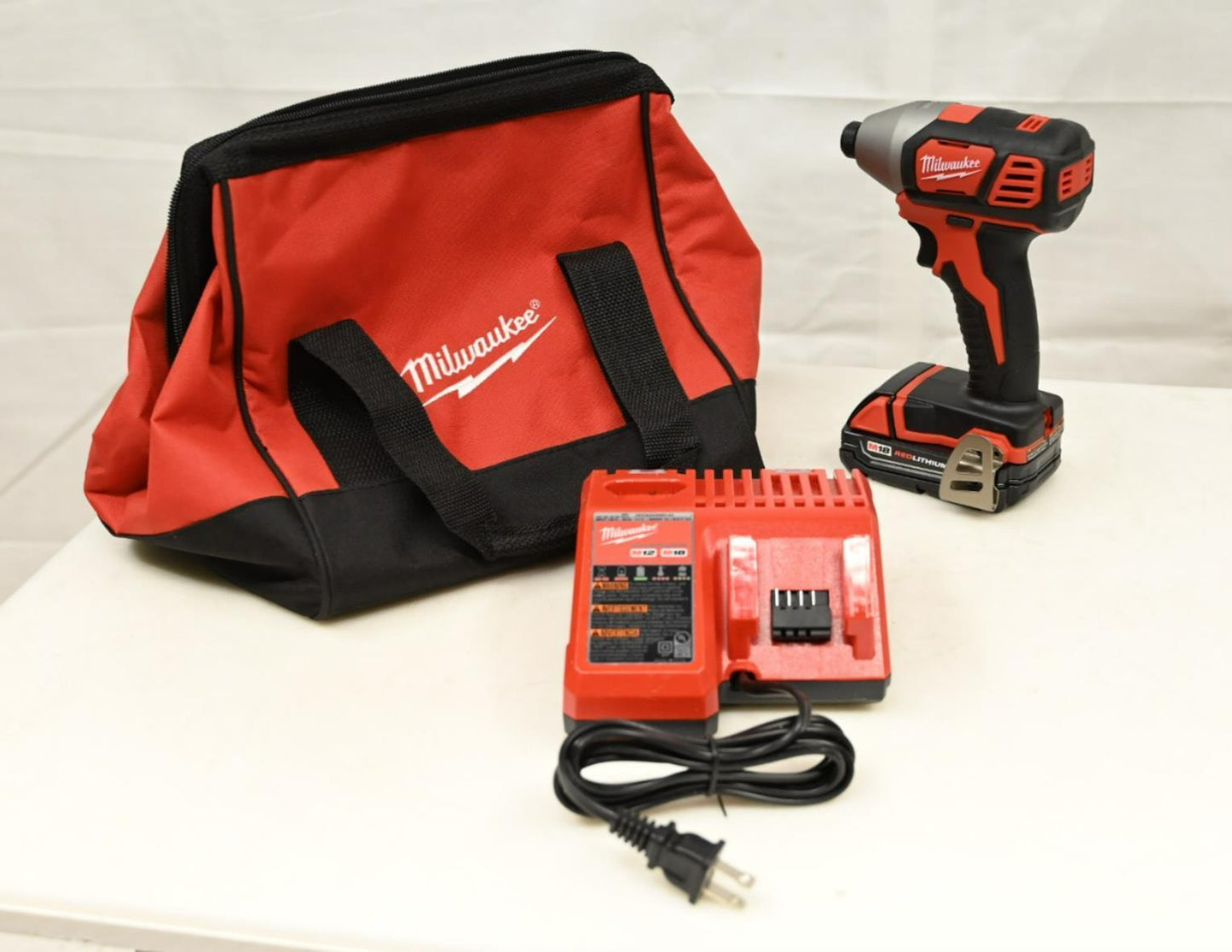 Milwaukee 2656-20 M18 Cordless 1/4" Hex Impact Driver Tool Kit