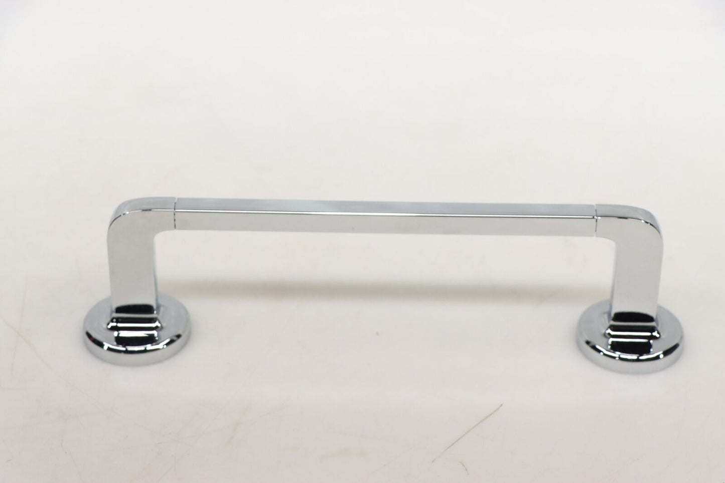 Delta IAO35008 Kendari 8" Towel Bar