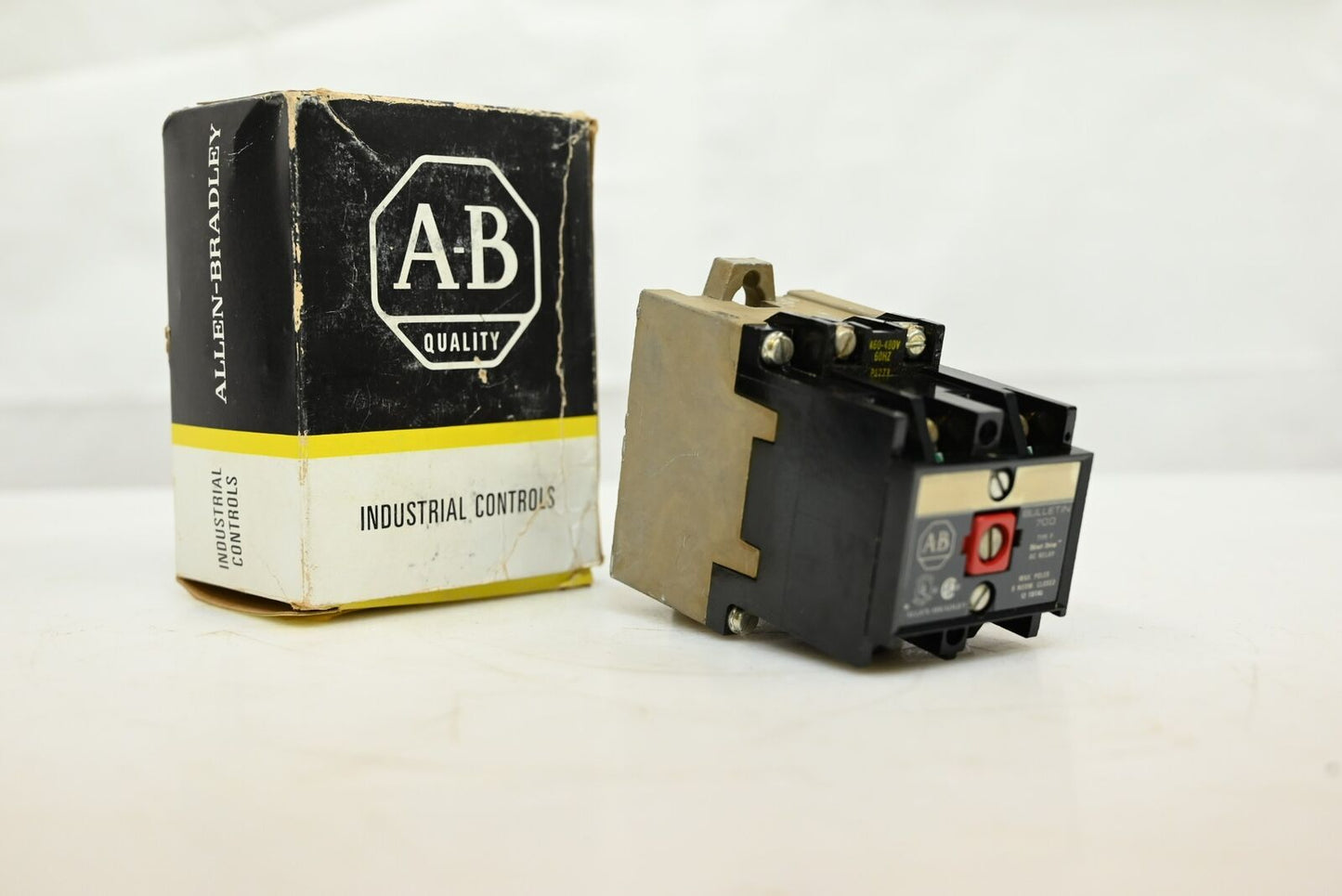 Allen-Bradley 700-P400A4 Control Relay