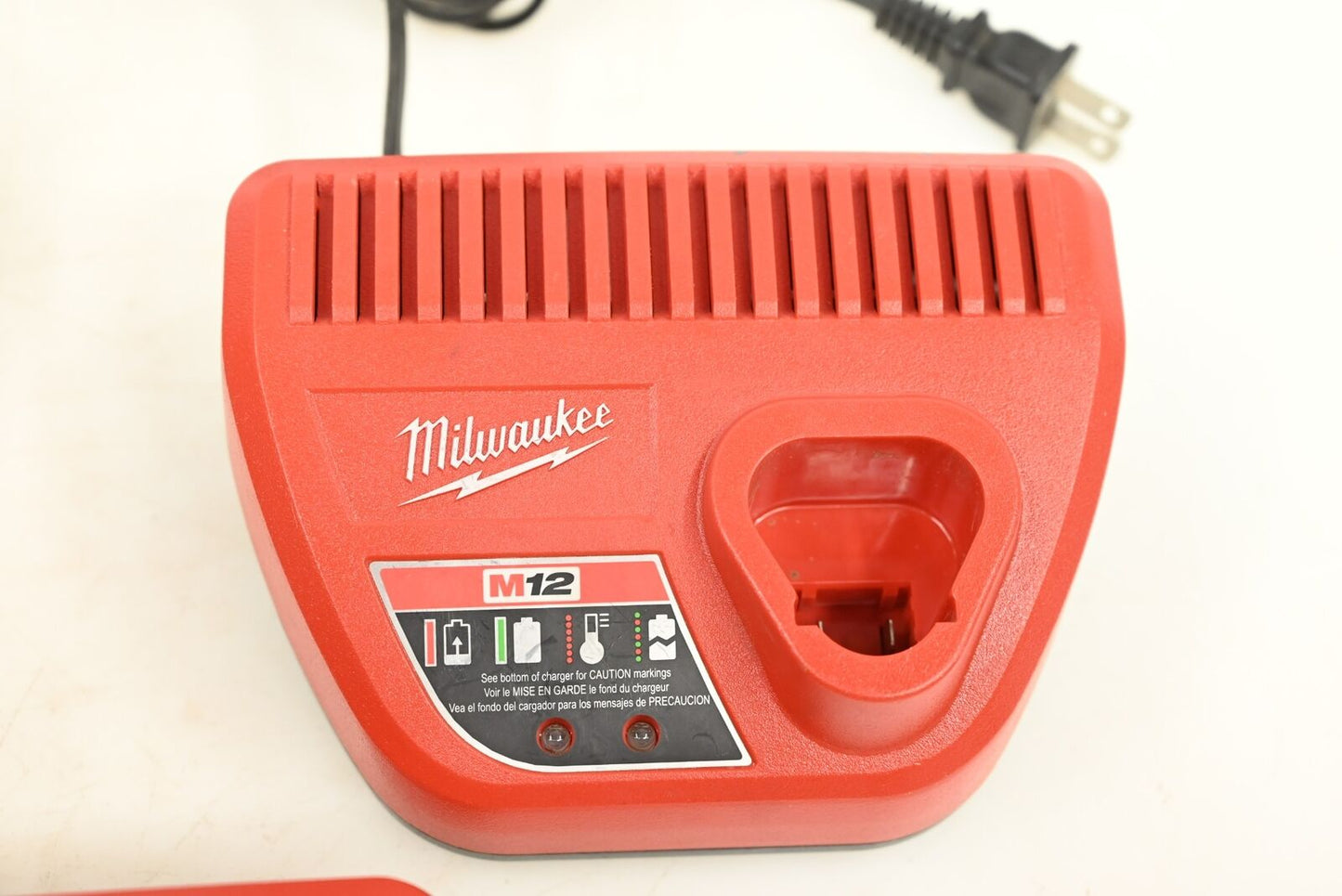 Milwaukee 48-59-2401 M12 Lithium-ion Battery Charge, PK 3