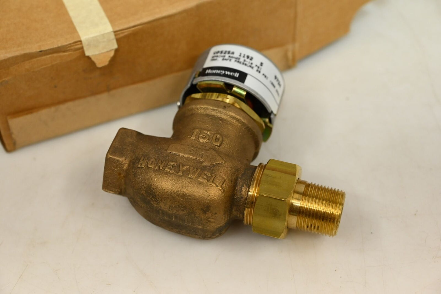 Honeywell VP525A 1192 5 3/4" Pneumatic Radiator Valve