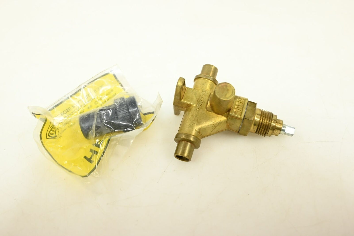 Henry 9263 Packed Globe Shut-Off Valve 3/8" O.D.S.