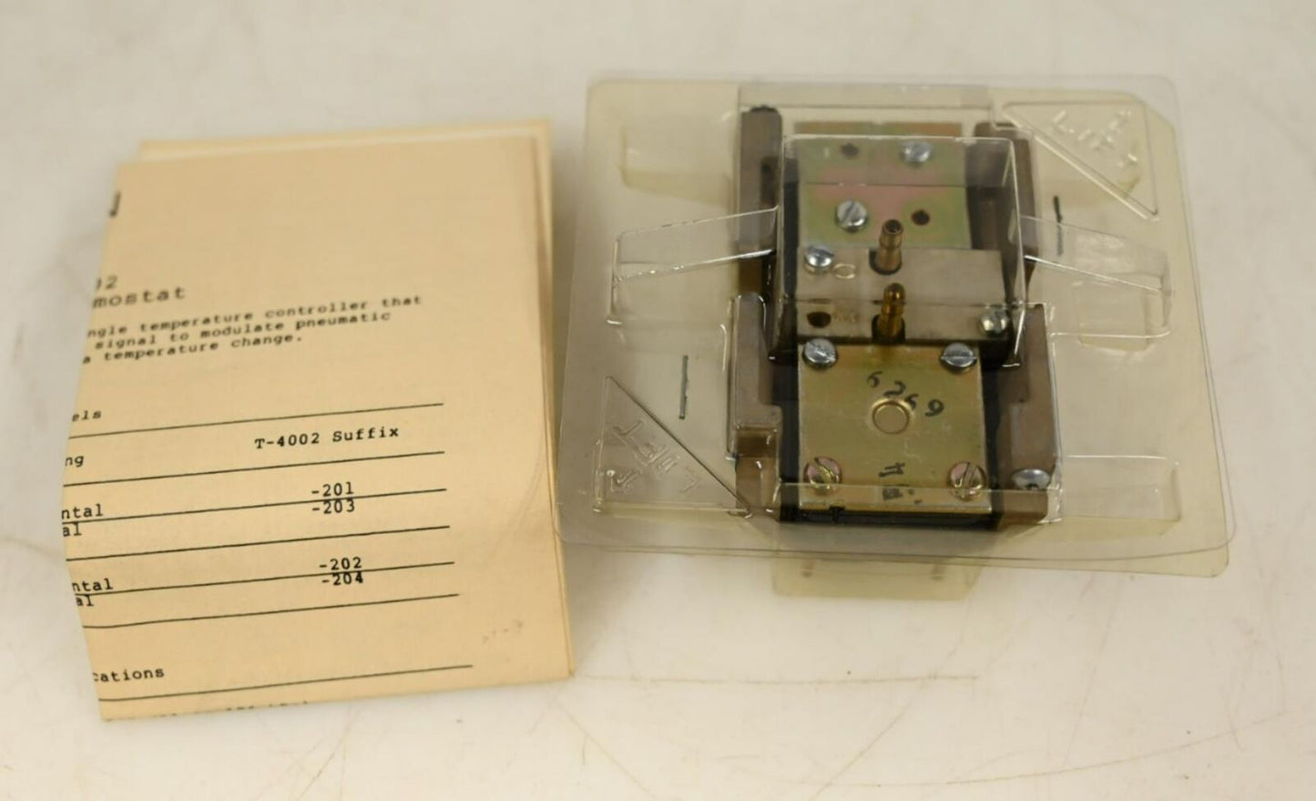 Johson Controls T-4002-203 Pneumatic Thermostat