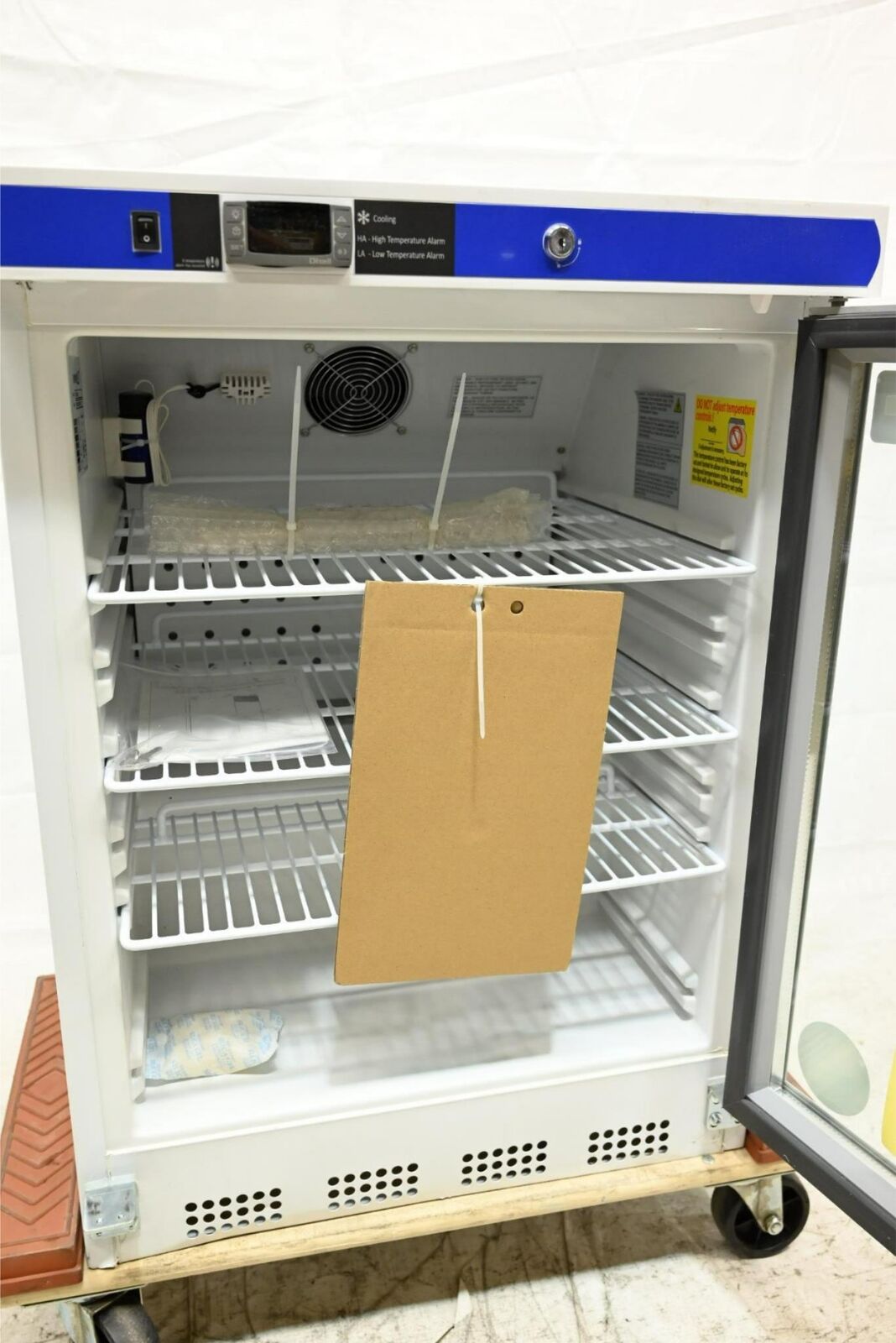 VWR HCUCBI0404G Built In Undercounter Refrigerators w/Natural Refrigerants