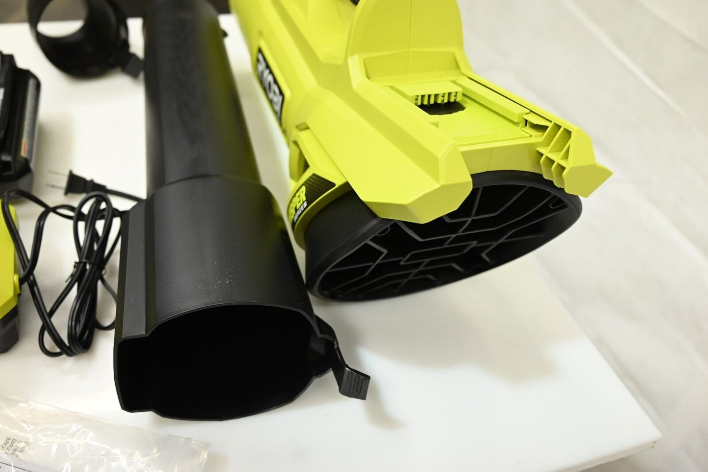 Ryobi RY404014K 650 CFM 40V Brushless Blower Kit