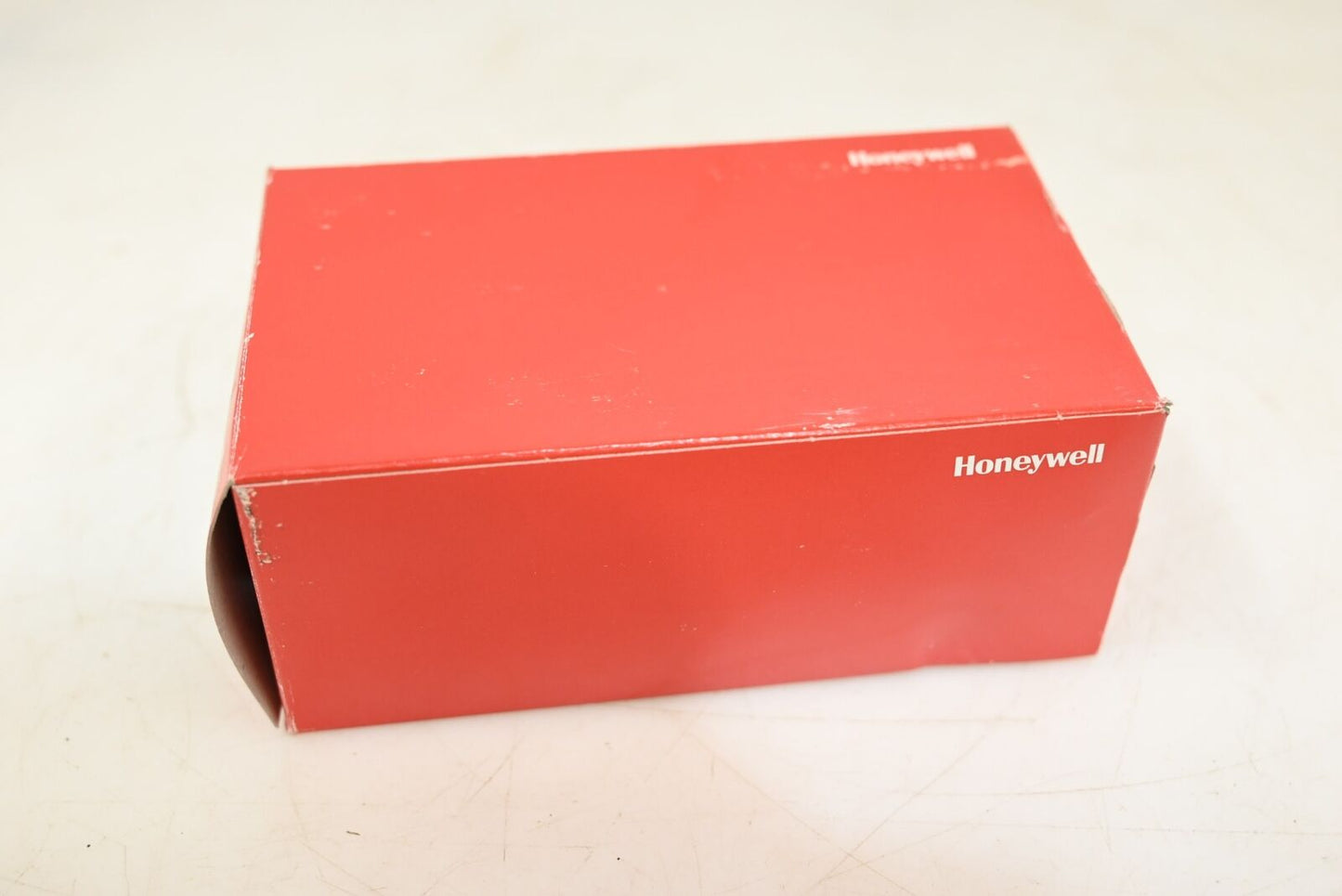 Honeywell T100B1035 Thermostatic Controller