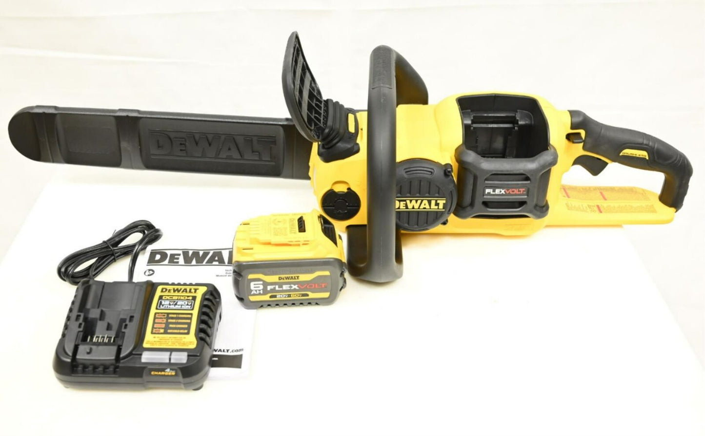 Dewalt DCCS670T1 FLEXVOLT 16" 60V MAX 6Ah Brushless Chainsaw Kit